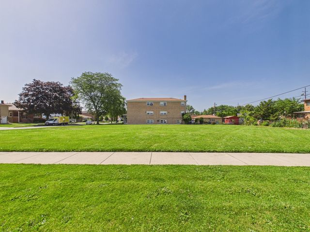 1634 N 32nd Avenue, Melrose Park, IL 60160