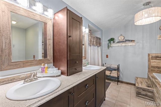 21069 Colony Church Road, Farmington, MO 63460