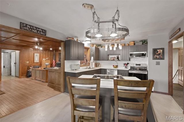 21069 Colony Church Road, Farmington, MO 63460