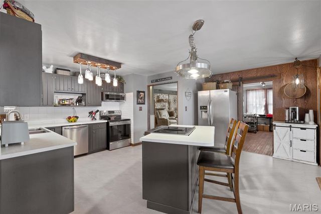 21069 Colony Church Road, Farmington, MO 63460