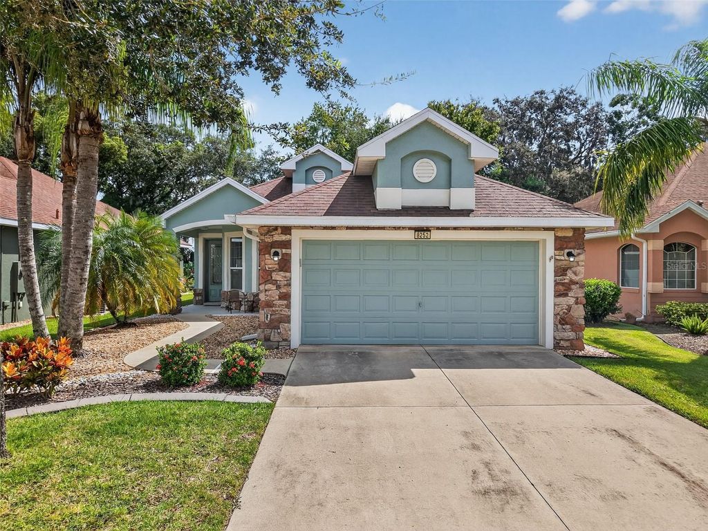 8252 BRIDGEPORT BAY CIRCLE, Mount Dora, FL 32757