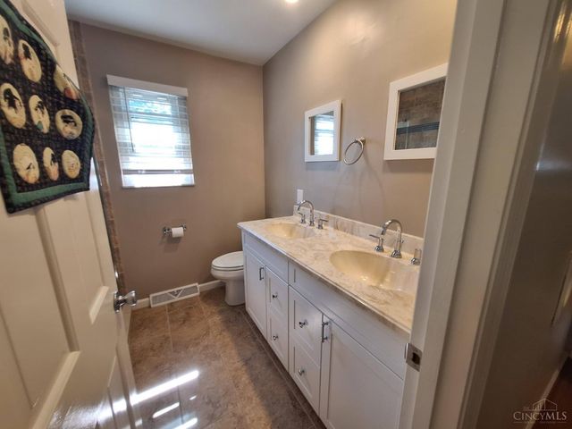 10938 Timberwood Court, Sharonville, OH 45241