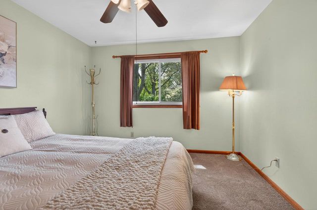 1000 DEERFIELD AVENUE, Menasha, WI 54952