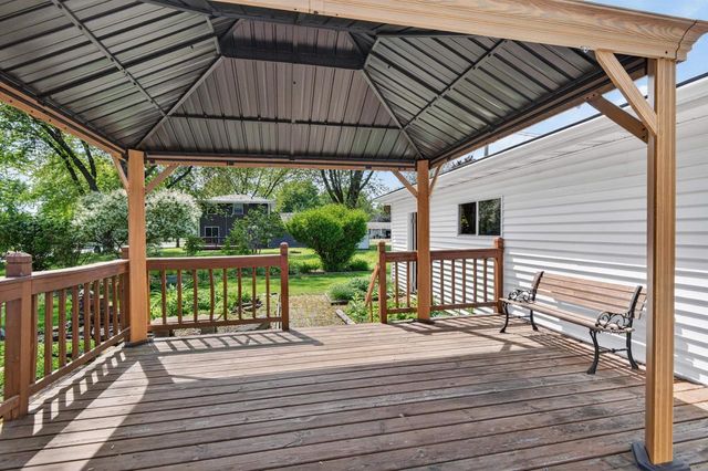 1000 DEERFIELD AVENUE, Menasha, WI 54952
