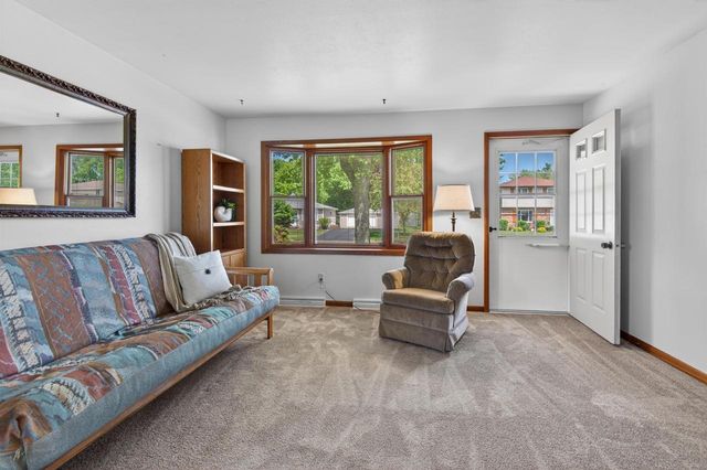 1000 DEERFIELD AVENUE, Menasha, WI 54952