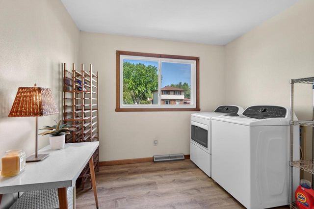 1000 DEERFIELD AVENUE, Menasha, WI 54952