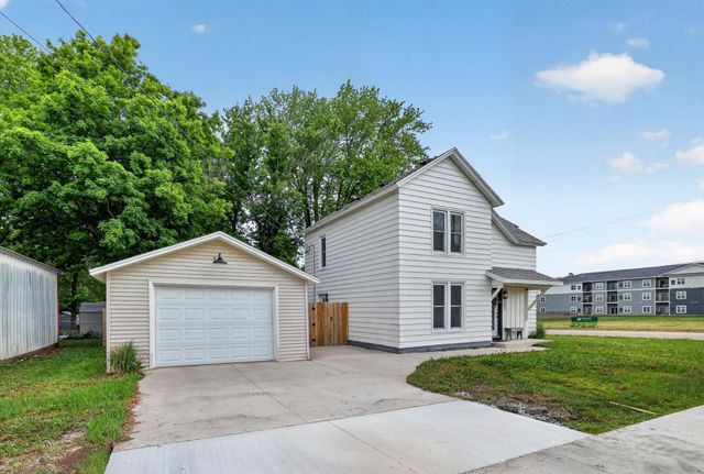 302 1st Street NW, Dodge Center, MN 55927