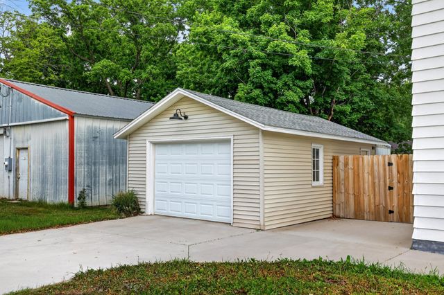 302 1st Street NW, Dodge Center, MN 55927