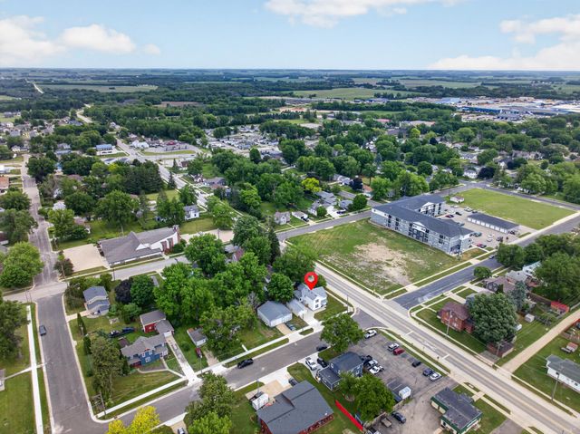 302 1st Street NW, Dodge Center, MN 55927