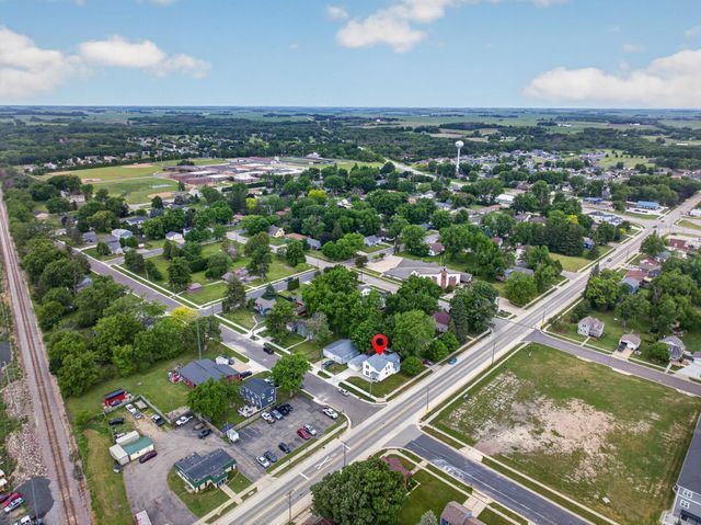 302 1st Street NW, Dodge Center, MN 55927