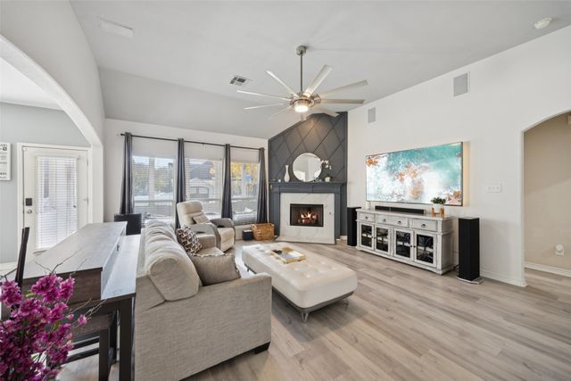 1404 Southern Pine Drive, Savannah, TX 76227