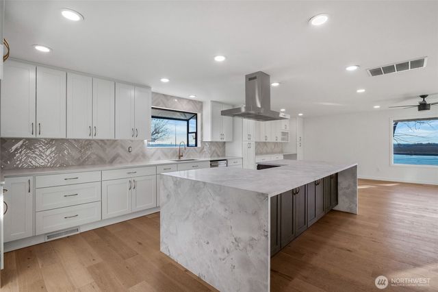 306 N Crestview Drive, Moses Lake, WA 98837