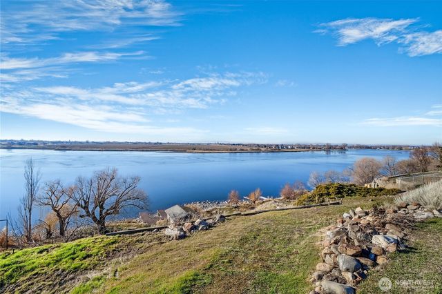 306 N Crestview Drive, Moses Lake, WA 98837