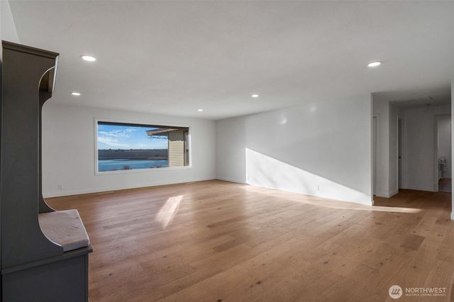 306 N Crestview Drive, Moses Lake, WA 98837