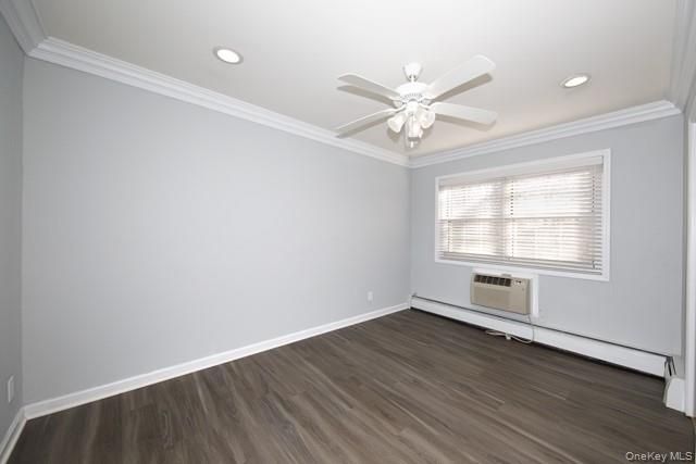 64 S Clinton Avenue 4B, Bay Shore, NY 11706