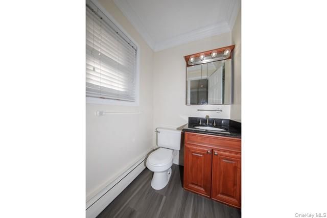 64 S Clinton Avenue 4B, Bay Shore, NY 11706