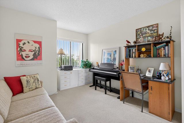 6940 SE Constitution Boulevard 201, Hobe Sound, FL 33455