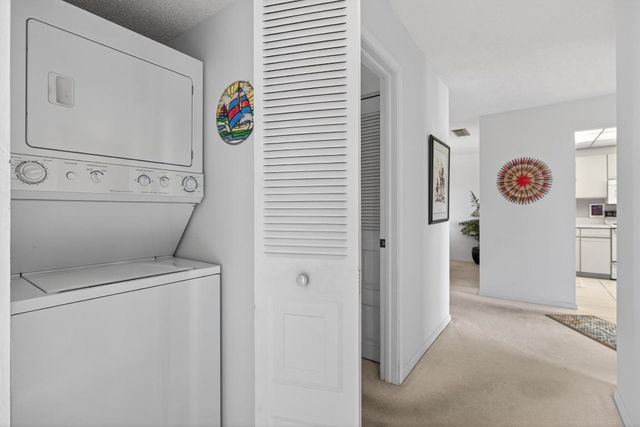 6940 SE Constitution Boulevard 201, Hobe Sound, FL 33455