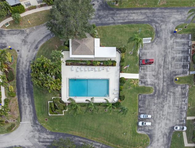 6940 SE Constitution Boulevard 201, Hobe Sound, FL 33455