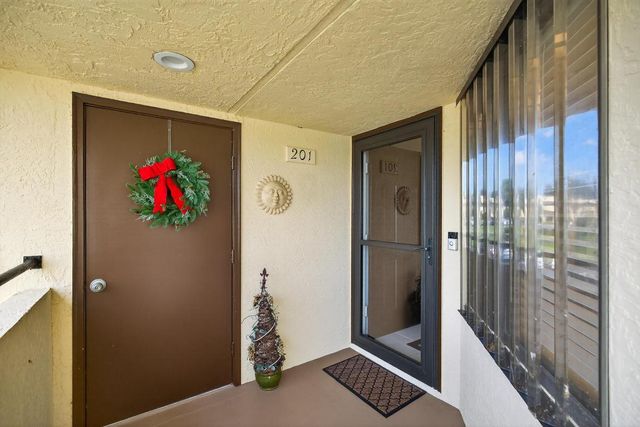 6940 SE Constitution Boulevard 201, Hobe Sound, FL 33455