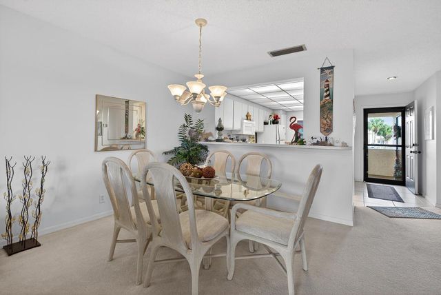 6940 SE Constitution Boulevard 201, Hobe Sound, FL 33455