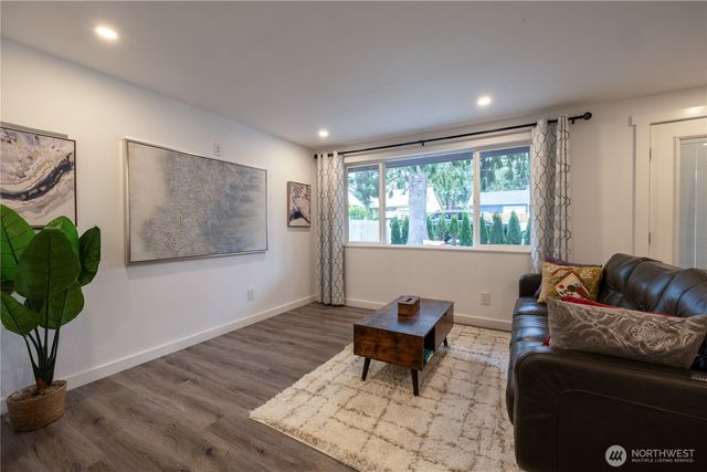 12756 Evanston Avenue N, Seattle, WA 98133