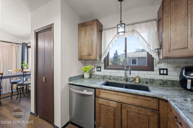 8280 E 20th Avenue, Anchorage, AK 99504
