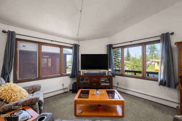 8280 E 20th Avenue, Anchorage, AK 99504
