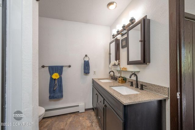 8280 E 20th Avenue, Anchorage, AK 99504