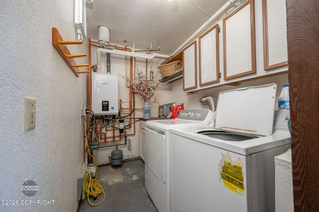 8280 E 20th Avenue, Anchorage, AK 99504