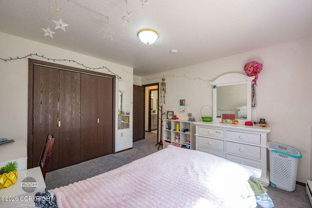 8280 E 20th Avenue, Anchorage, AK 99504