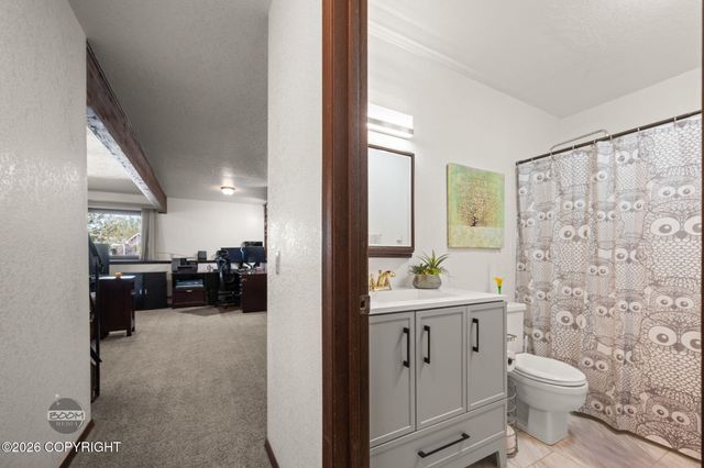 8280 E 20th Avenue, Anchorage, AK 99504
