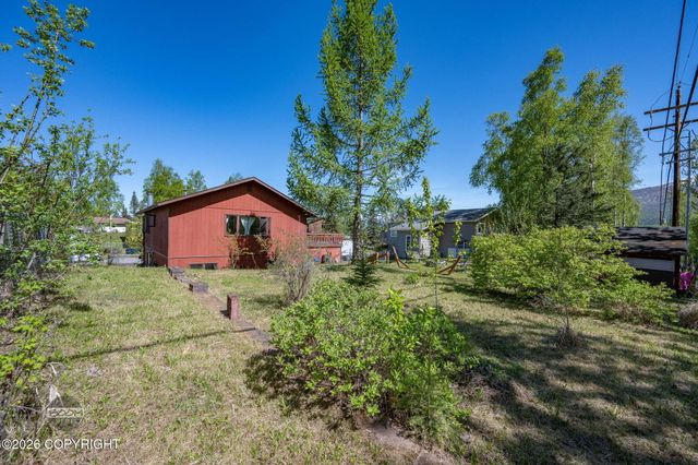 8280 E 20th Avenue, Anchorage, AK 99504
