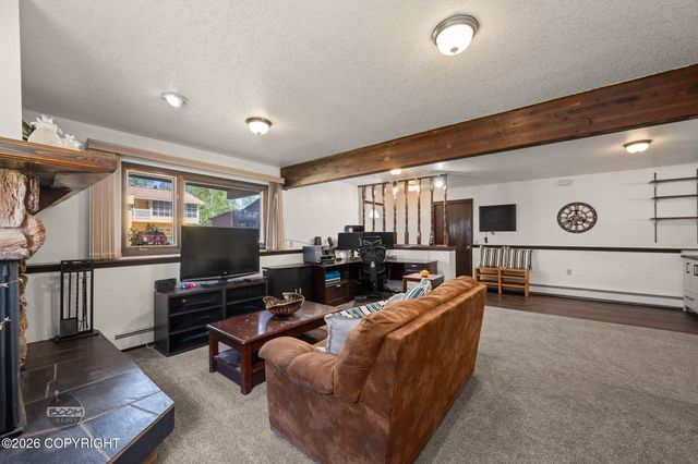 8280 E 20th Avenue, Anchorage, AK 99504