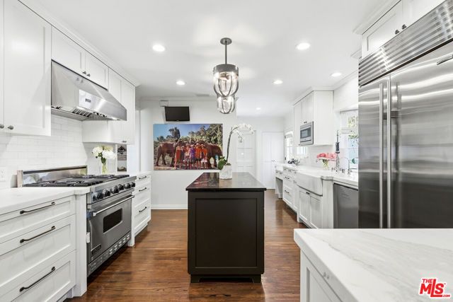 11532 Thurston Circle, Los Angeles, CA 90049