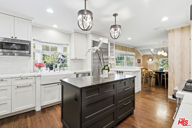 11532 Thurston Circle, Los Angeles, CA 90049