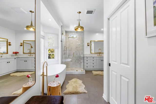 11532 Thurston Circle, Los Angeles, CA 90049