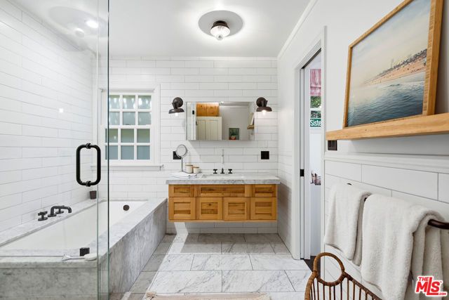 11532 Thurston Circle, Los Angeles, CA 90049