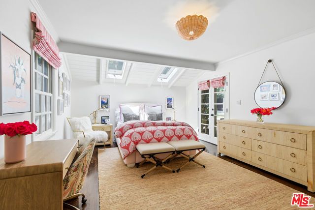 11532 Thurston Circle, Los Angeles, CA 90049