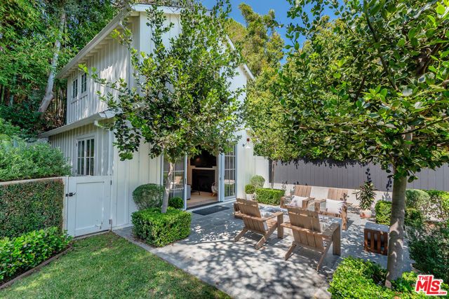 11532 Thurston Circle, Los Angeles, CA 90049