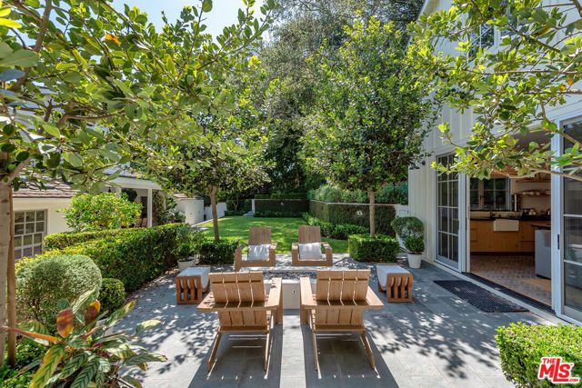 11532 Thurston Circle, Los Angeles, CA 90049