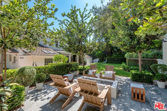 11532 Thurston Circle, Los Angeles, CA 90049