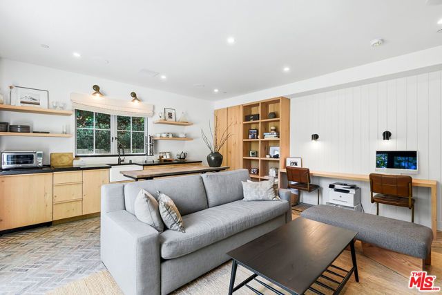 11532 Thurston Circle, Los Angeles, CA 90049
