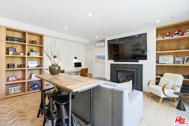 11532 Thurston Circle, Los Angeles, CA 90049