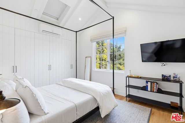 11532 Thurston Circle, Los Angeles, CA 90049