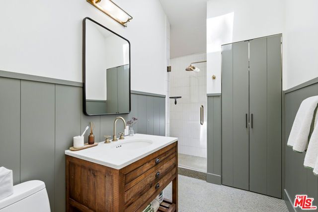 11532 Thurston Circle, Los Angeles, CA 90049