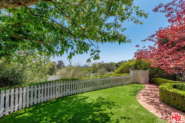 11532 Thurston Circle, Los Angeles, CA 90049