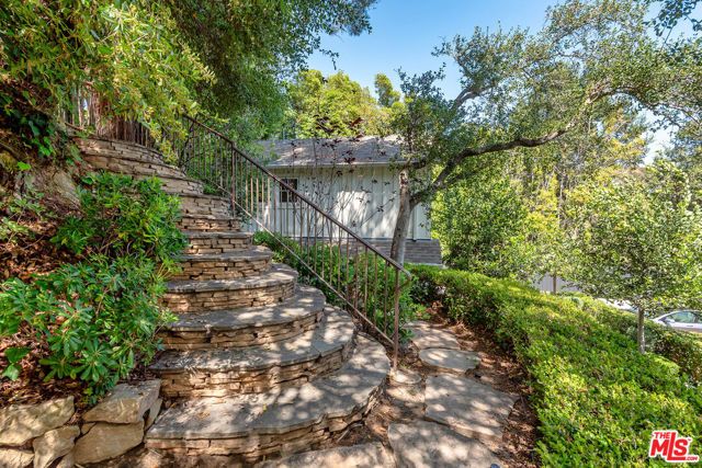 11532 Thurston Circle, Los Angeles, CA 90049