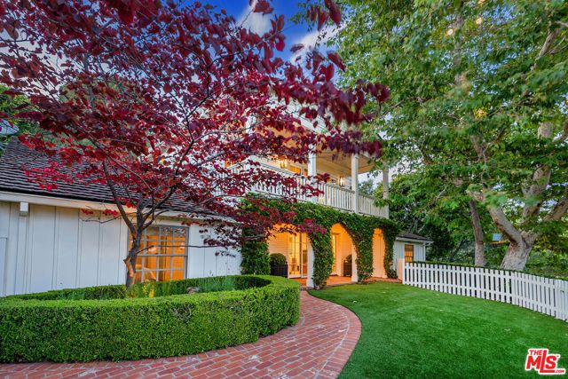 11532 Thurston Circle, Los Angeles, CA 90049