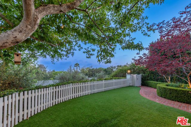 11532 Thurston Circle, Los Angeles, CA 90049